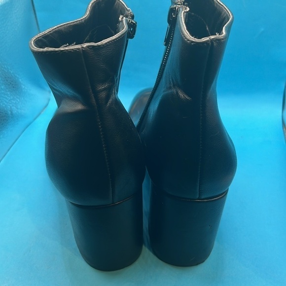 Joe fresh women’s faux leather ankle heel black zippered boots - size 9 - Picture 4 of 7